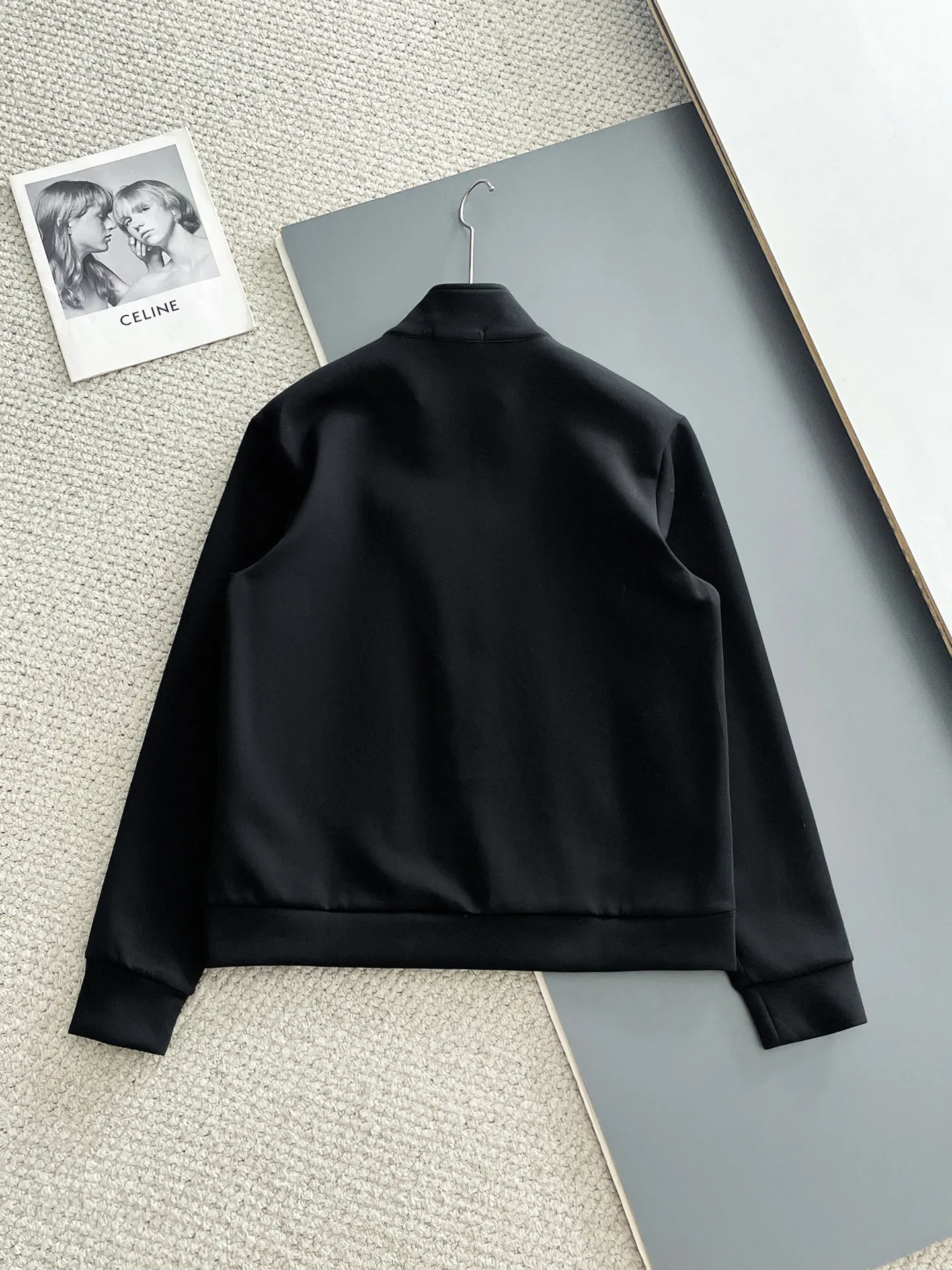 LP New Arrival counter Same Style casual suit, Breathable, comfortable and casual! Full of high-end feel! The details are exquisite and high-end, and the workmanship is impeccable! The original Premium fabric is very high-end! The fabric is crisp and anti-wrinkle Wear-Resistant, warm, neat and stylish. Everyone must buy a set this autumn and winter. They must look cool and cool when wearing them. We especially recommend Sizes M-3XL